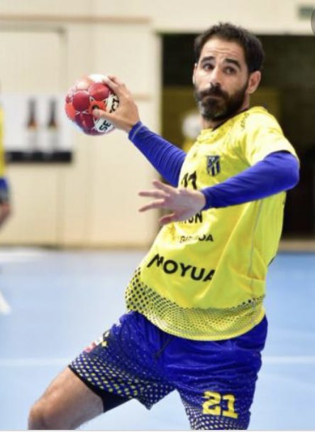 <a href="/sergiodelasalud/">sergio de la salud</a> se despidió del <a href="/CDBidasoaIrun/">CD Bidasoa Irun</a> señalando que se lleva un gran recuerdo y que volverá porque jugará cerca, a 145 kms., en el Billere Pau. Y tanto, el viernes 3 de septiembre estará en Artaleku en un amistoso con su nuevo equipo.