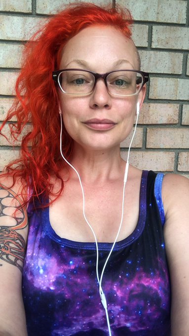 Epic bed head and a gift from Tom! #nerdygirl #readheadshavemorefun #redhair #starrydress https://t.<a href="/tag/nerdygirl"class="tags">#nerdygirl</a><a href="/tag/redhair"class="tags"><span>#redhair</span></a><a href="/tag/readheadshavemorefun"class="tags"><span>#readheadshavemorefun</span></a><a href="/tag/starrydress"class="tags"><span>#starrydress</span></a>