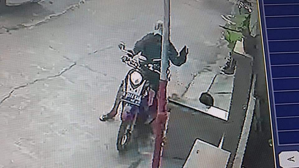 txtdrrwlmb's tweet photo. Coba dlm masa pandemi ini kita saling waspada 
❌WARNING❌
Perampasan HP depan rumah, 
Rawalumbu jembatan 3
Motor Mio Fino ungu 
B 4814 KAS https://t.co/zEckpDeRDX