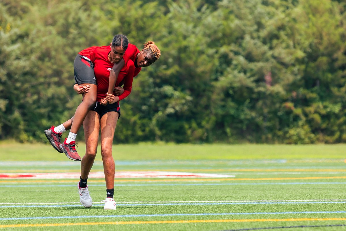 RutgersWBB's tweet photo. Always lifting each other up.
#RHoops /// #GoRU! https://t.co/9y9U1ZWSYX