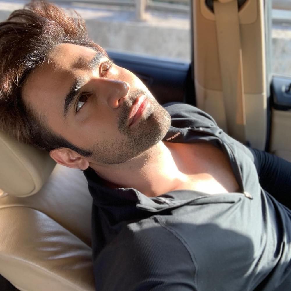 beingpearlvpuri's tweet photo. Iss matalab bhari duniya mai.... bematlab sa pyar hai mujhe tumse...
@pearlvpuri 
#PearlVPuri https://t.co/8uQT5i7X0i