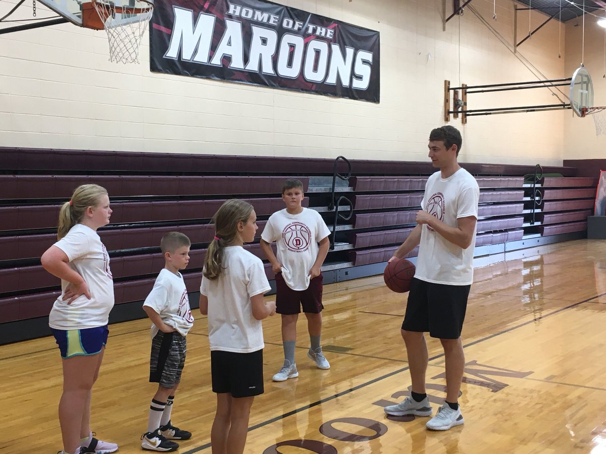 On the birthday of his father, the late Bill Taylor, a 1982 Diagonal graduate, son ⁦<a href="/ColbyTaylor23/">Colby Taylor</a>⁩ is guest clinician at the Diagonal Basketball Camp dedicated to Bill's legacy in basketball instruction, organized by Buena Vista player Emily Newton. Story in CNA Wednesday.