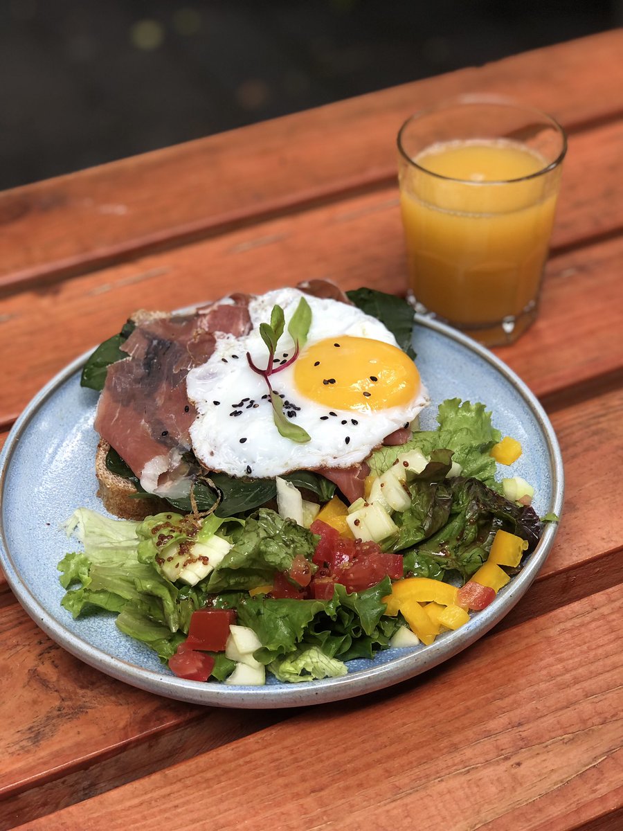 Ya me hice adicta a este lugar 🌝✨
<a href="/buendiapanycafe/">Buendiapanycafe</a> / Toast de Jamón Serrano con huevo estrellado 🍳 
•
•
#ElBuenComerMx