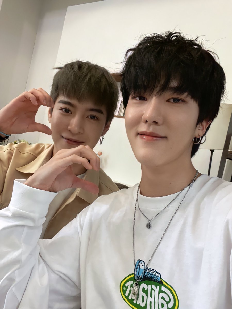 HQOmegaX's tweet photo. 정훈 , Junghoon • August 3, 2021
#OX #OMEGAX #오메가엑스 #정훈 #JUNGHOON https://t.co/CEAMhO9CLV