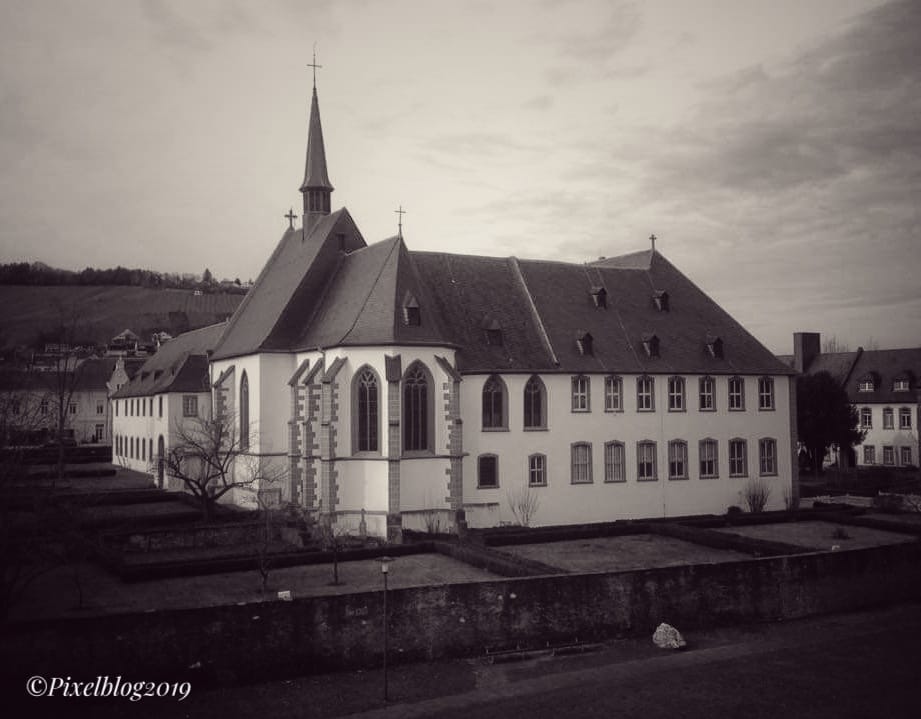pixelblog2019's tweet photo. Kloster Machern - ehemaliges Zisterzienserinnenkloster
#kloster #klostermachern #bernkastelkues #machern #blackandwhite #blackandwhitephotography #black #white #old #letztesjahrtausend #mosel #wunderschön #hobbyfotografie #idyllisch #zisterzienser #zisterzienserkloster https://t.co/HLFLjN5zj9