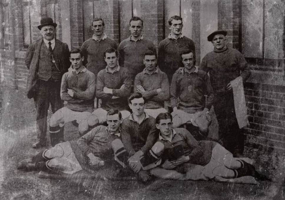 Parece ficción, pero fue realidad: comparto la historia del equipo escocés que combatió en una guerra junto a sus hinchas defutbolsomos.com.ar/rescatando-al-… vía <a href="/EnriqueGariglio/">Enrique Gariglio</a>