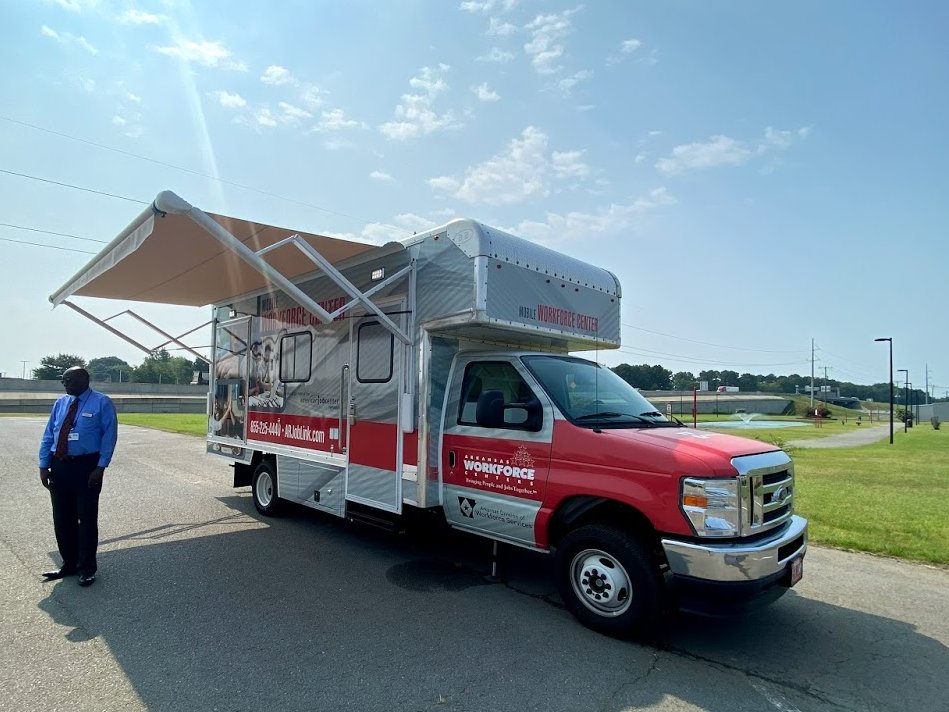 ArkansasDWS's tweet photo. The DWS Mobile Workforce Center is at the Jacksonville Community Center parking lot today until 2pm! #arworkforce @workforcear https://t.co/UEF5RbIy3z