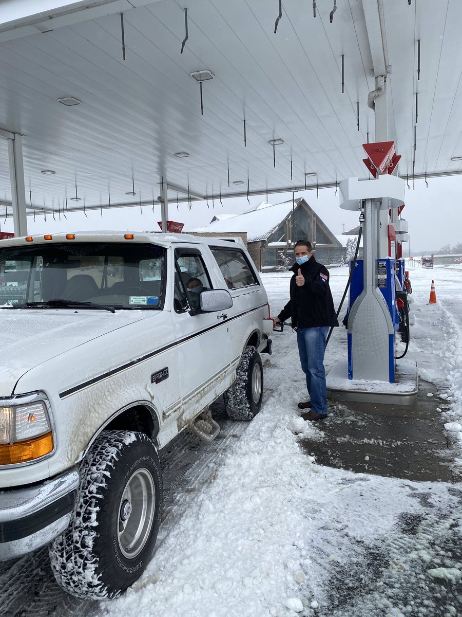 SteveMcNY's tweet photo. Ironic that he bought a white OJ type Bronco. Planning a get away? https://t.co/SZK3cr5hUG