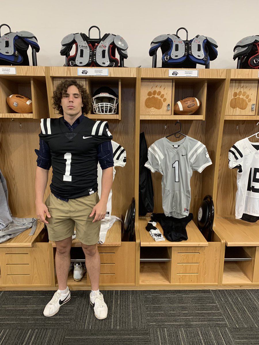 Had a great time visiting @BowdoinCollege! Thanks to @CoachKyleMac1 for showing me around your amazing school!@gbowman26 @BowdoinFB