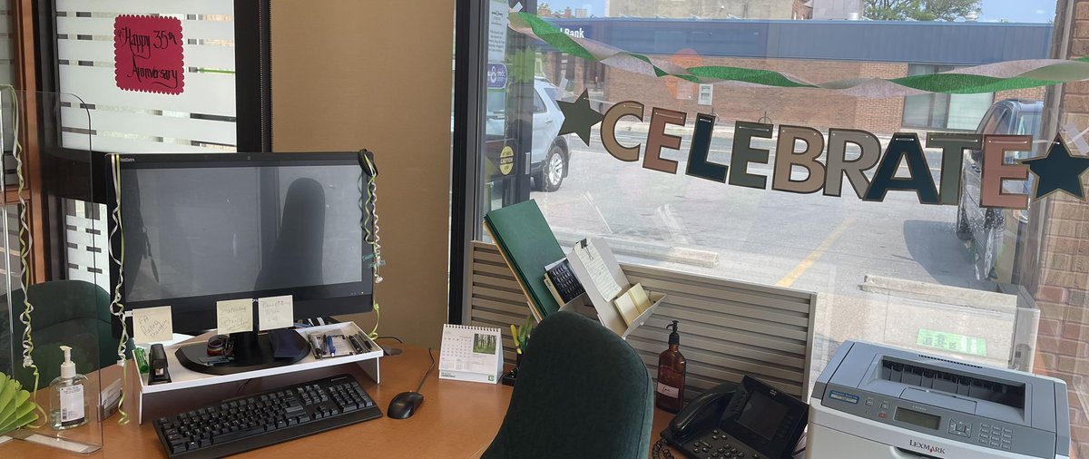 AmberWarrenTD's tweet photo. A very Happy 35th Anniversary to our very own here in Dundas, Gabe!!! What a journey with the TD family you have had!!! #anniversary #TD #Dundas #TDFamily @szostak66 @Anna_Iacobelli https://t.co/uFGodEOWv3