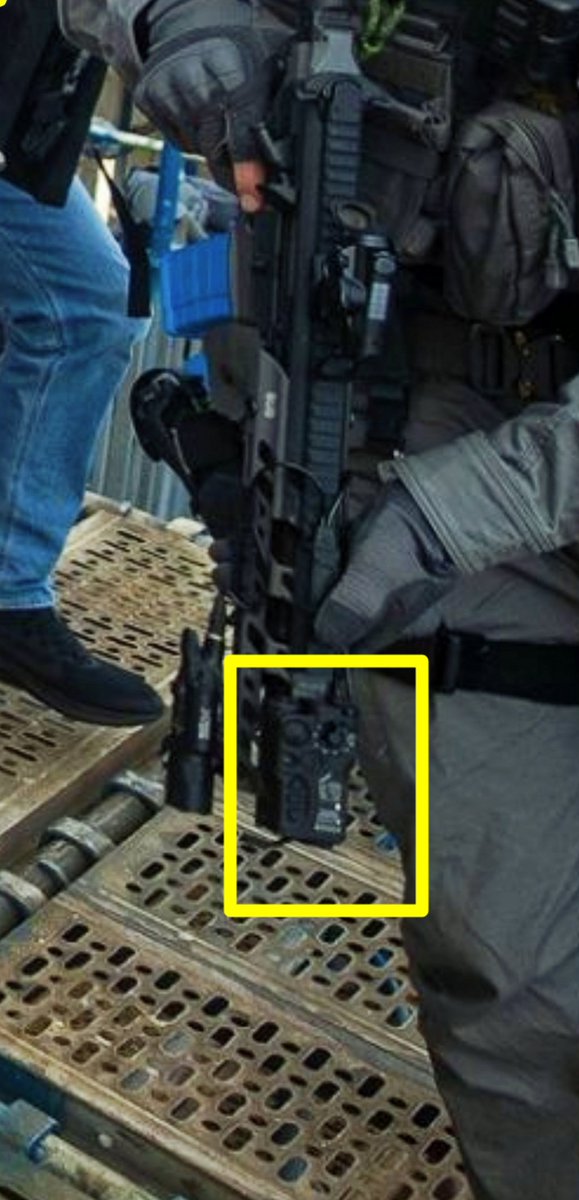 tacticalporn's tweet image. 🇳🇱MARSOF and DSI during a maritime anti-terrorism exercise in the Port of Rotterdam, 2021. Note the Wilcox RAID X aiming laser.

#SpecialForces #TacticalUnit #DSI #CT
#NLMARSOF #VBSS #CounterTerrorism