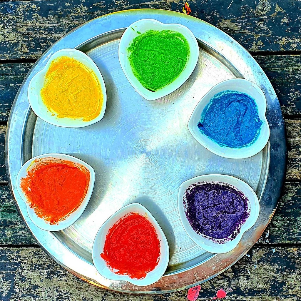 Sandwich paste paint! 🍞
.
Another completely taste safe paint recipe for you all 🙌 suitable for all ages ❤
.
Cheap supermarket own sandwich paste (we used chicken!) for 45p and some food colouring, that is all you need! We used 3 to make a full set o… instagr.am/p/CSHzrJ7MYWu/