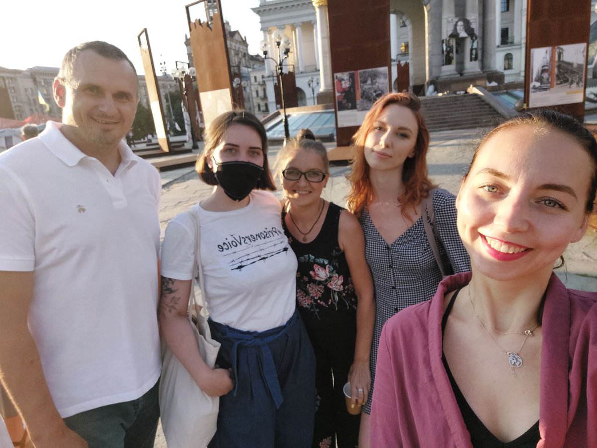 maramorenam's tweet image. Коли я робила акцію #SaveOlegSentsov в Кременчуці, я б тоді не повірила, що буду колись обнімати його вживу. Пишіть листи політв&apos;язням, лупайте цю скалу. Бранці Кремля повинні повернутись додому!
#укртві #УкрТві #Україна