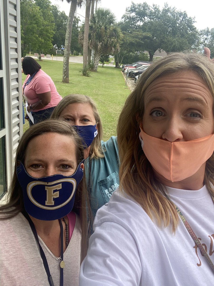 SciencewStewart's tweet photo. Outside! @ashleymcnair10 @harbin_88 https://t.co/wU0ZMfuAoS
