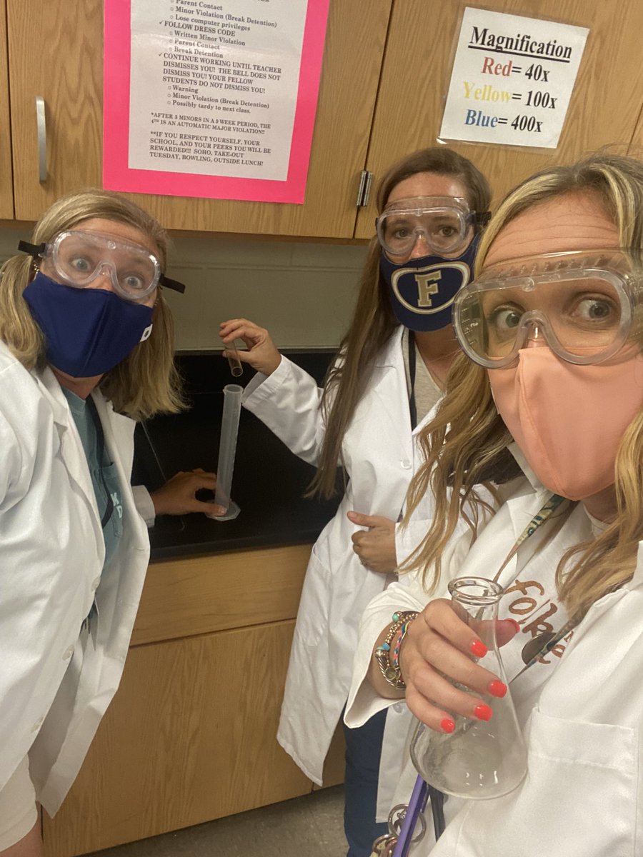 SciencewStewart's tweet photo. Mad scientists! @ashleymcnair10 @harbin_88 https://t.co/GkKbkfSNiy