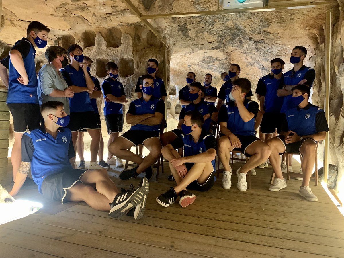 CDArnedo's tweet photo. El CD Arnedo se ha presentado en el día de hoy ante la Prensa en “ Las cuevas de los cien Pilares “. la plantilla ha conocido parte del patrimonio histórico de la Ciudad, acompañados por nuestro Alcalde @javidearnedo y el concejal de Deportes Cesar Moreno 
I https://t.co/HP2KG1cvtL