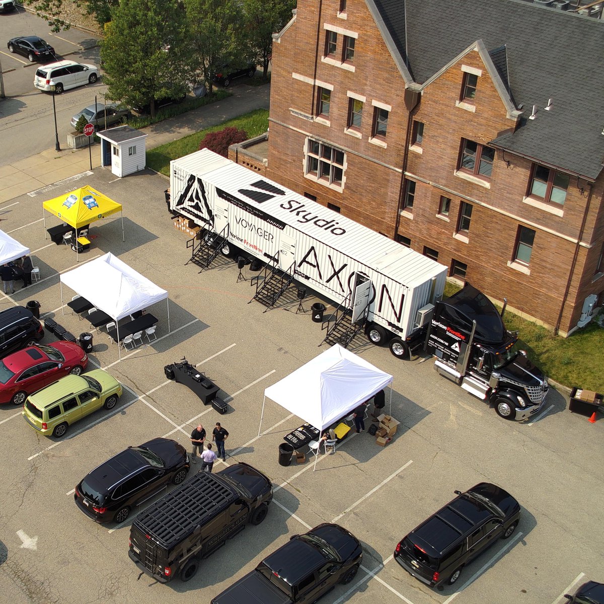 SkydioHQ's tweet photo. Calling all #publicsafety professionals! The @axon_enterprise Roadshow is just getting started! Stay tuned to the @SkydioHQ #events page and RSVP to a tour stop near you to experience the power of #Skydio #Autonomy first-hand: https://t.co/TpbV1VU9qr

#SkydioX2 #softwaredefined #livedemo https://t.co/450bDfA8eH
