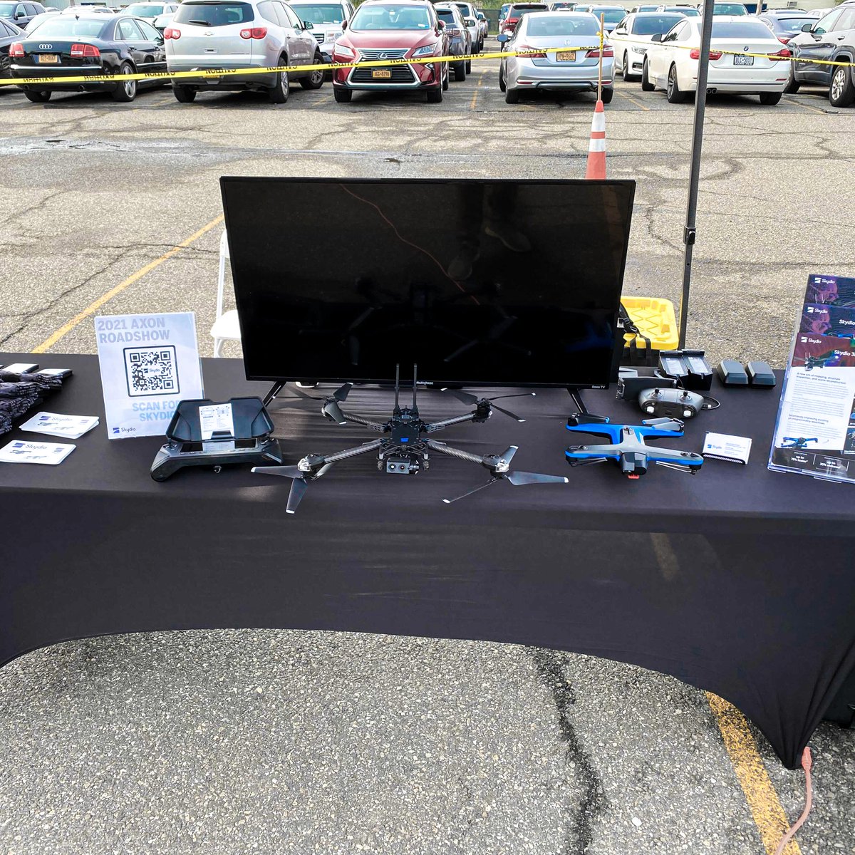 SkydioHQ's tweet photo. Calling all #publicsafety professionals! The @axon_enterprise Roadshow is just getting started! Stay tuned to the @SkydioHQ #events page and RSVP to a tour stop near you to experience the power of #Skydio #Autonomy first-hand: https://t.co/TpbV1VU9qr

#SkydioX2 #softwaredefined #livedemo https://t.co/450bDfA8eH