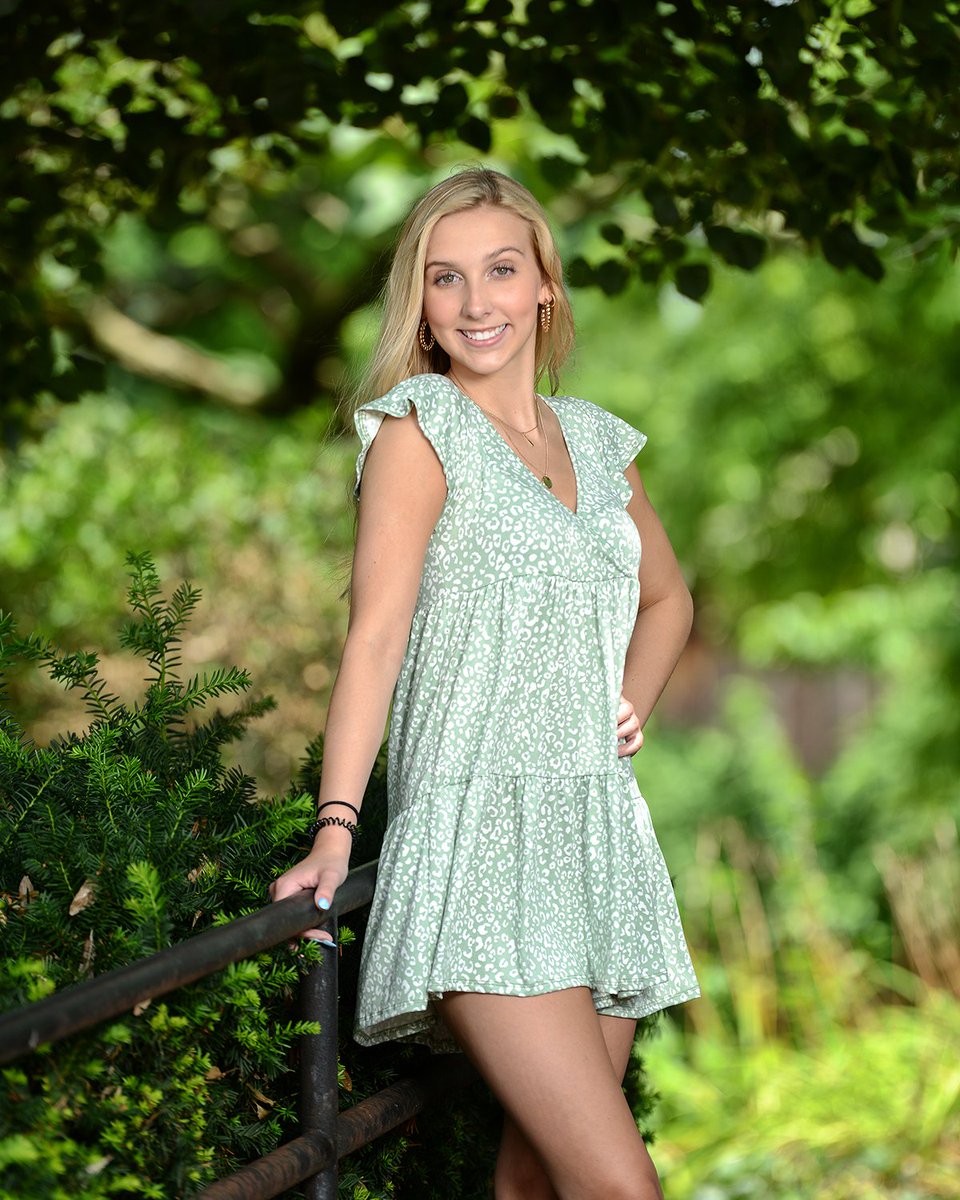 _Easterling_'s tweet photo. Here's some great shots from Hannah’s senior session!
Bishop Fenwick High School Class of 2022
#seniorportraits #classof2022 #fenwick #2022senior #seniorszn #oregondistrict https://t.co/sWOWPPNfrn
