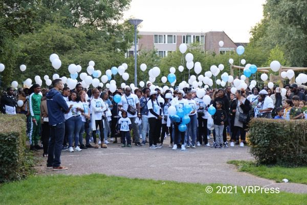 #VRPress | Rotterdam | 03-08-2021 | Op dinsdagavond 3 augustus wordt er een stille tocht gehouden voor de in de wijk Beverwaard doodgestoken 15-jarige Joshua.Volgens de politie was Joshua zelf ook met een mes onderweg naar een confrontatie met een an