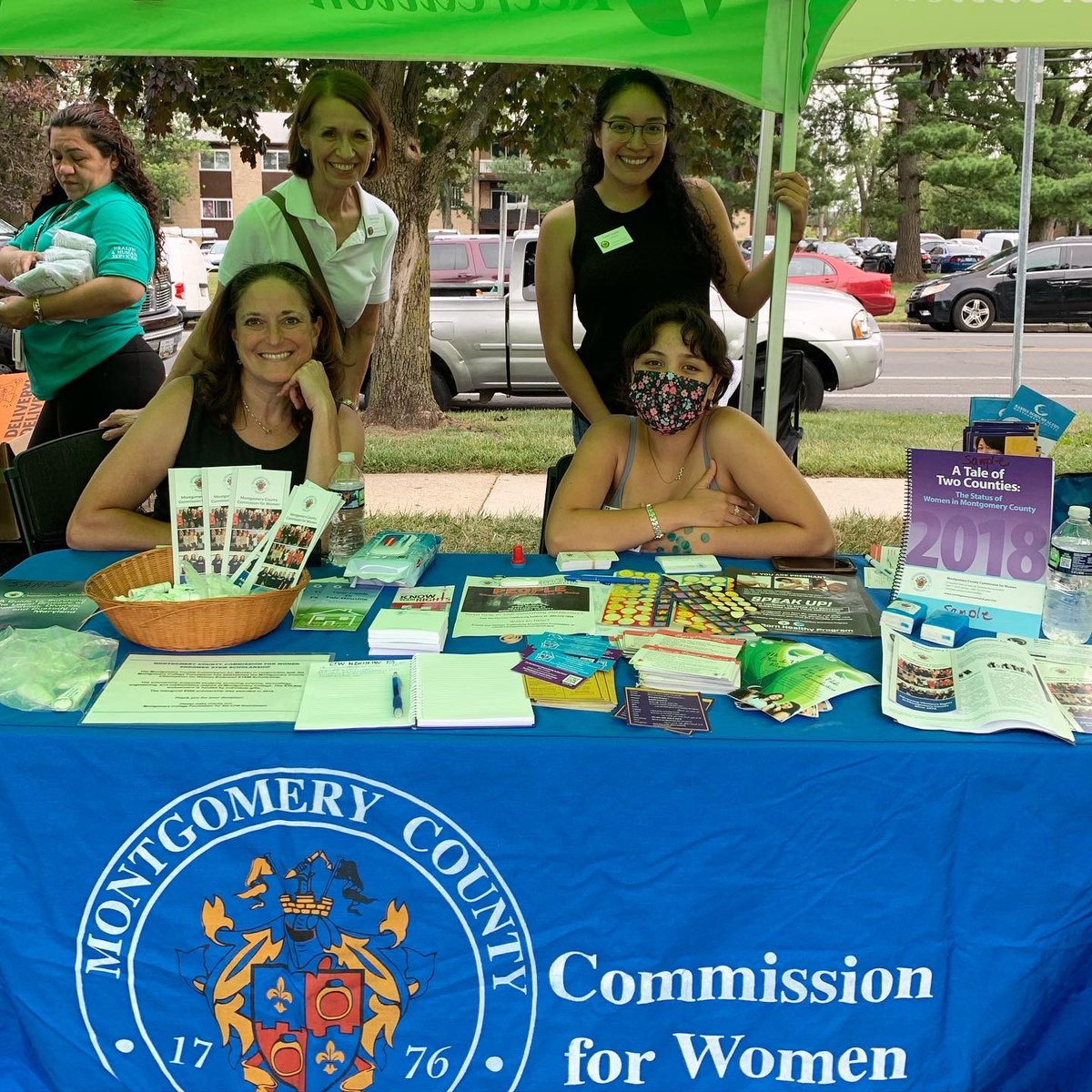 MoCoWomen's tweet photo. Thank you #WhiteOak Gardens for such a fun night in your community! 😍🎉 We appreciate you joining us for #NationalNightOut alongside community partners and service providers. 👮♀️👩🚒 May you continue to thrive and be safe in your community! #MontgomeryCounty #MoCoWomen https://t.co/haG84EgI9o