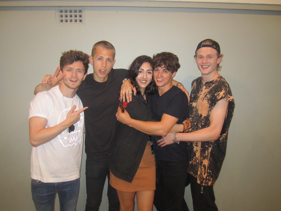 mmaryyxo's tweet photo. #9yearsofthevamps idk what I’d do without these guys 💖 thank you for everything I wouldn’t be who I am today without you all @TheVampsband https://t.co/4KxjnxT80N