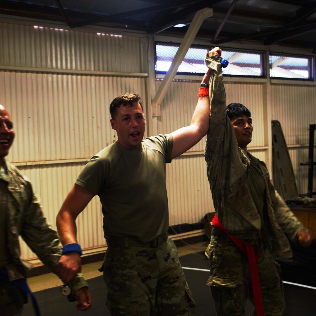 25thID's tweet photo. Continuing Always Able Week, Able Company @2IBCTWarriors held a combatives competition as they prove that they are capable of carrying on the legacy of those who came before them. 

#TropicLightning #AlwaysAble #Wolfhounds #NoFear #StrikeHard #CompassionateinPeace #Warriors https://t.co/SQasfdRGIC