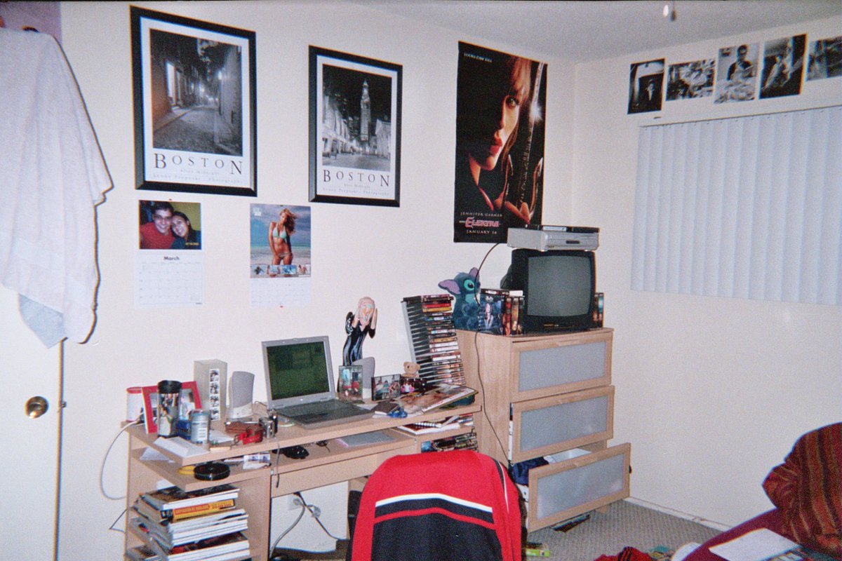 BrianParticelli's tweet photo. Just found photos of my first LA apartment ... fresh out of college in 2005 ... and wow. https://t.co/CZURVitOgk