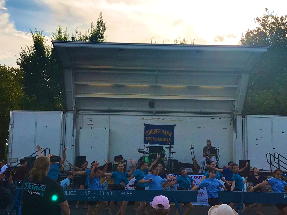 NYPD104Pct's tweet photo. Amazing performances and great live entertainment! #NationalNightOut #104Precinct #104PrecinctCommunityCouncil https://t.co/mTzztCS61y