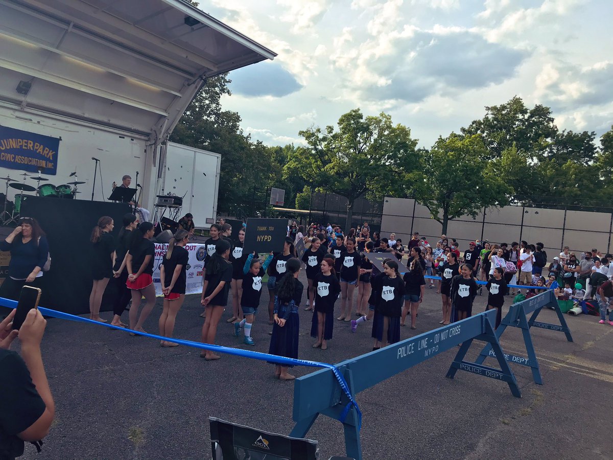 NYPD104Pct's tweet photo. Amazing performances and great live entertainment! #NationalNightOut #104Precinct #104PrecinctCommunityCouncil https://t.co/mTzztCS61y