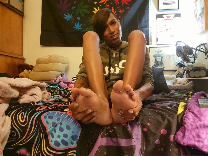 1 pic. Wanna play footsies ?
#feetsoles #footworshi?p #game https://t.co/7pQRsrplfA