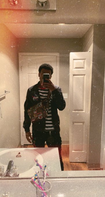 Have I post me in regular clothes yet 👀🤪 https://t.co/Y1MmZhffZM<a href="/tag/sadlynoluck"class="tags"><span>#sadlynoluck</span></a>