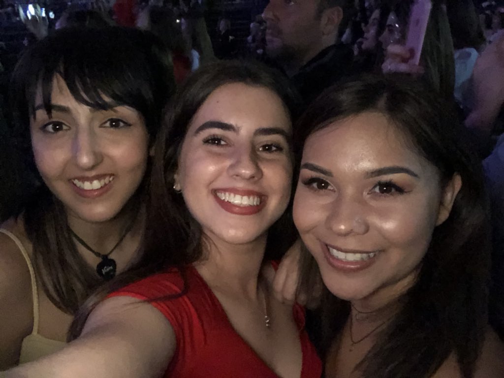 mmaryyxo's tweet photo. #9yearsofthevamps and I can’t thank you enough for all the friends I’ve made cause of you guys ❤️❤️❤️ @shaay32 @bncjeiley @idcspnn @nicolenutellla &amp; can’t for my girls @spideyybrad and @jadedbradx https://t.co/uSh0PrOULn