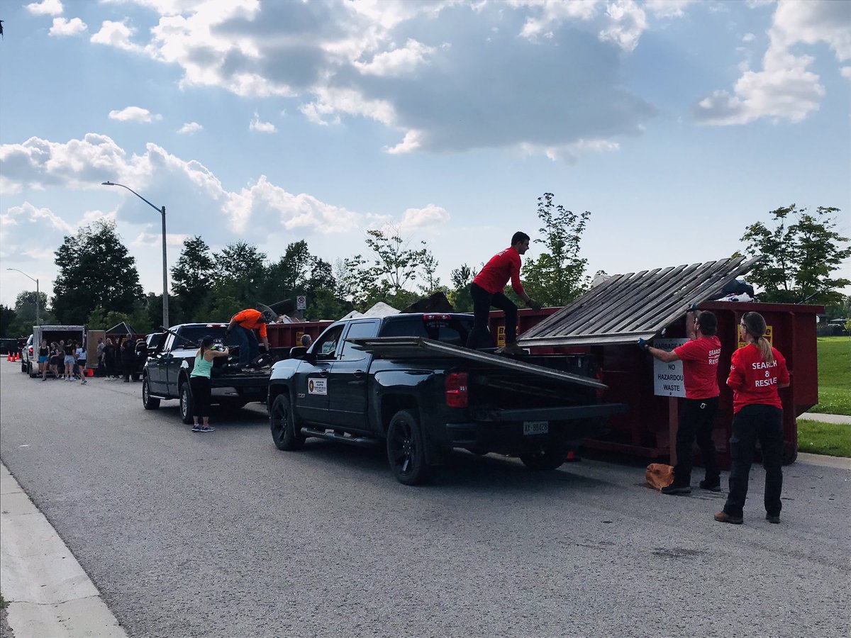 GBVSAR was asked to help the City of Barrie with some Tornado clean up...and we were happy to help.

Thanks @Andrea_Khanjin, @JustNatHarris and @Mayor_Jeff for having us help out.

#BarrieTornado @osarva