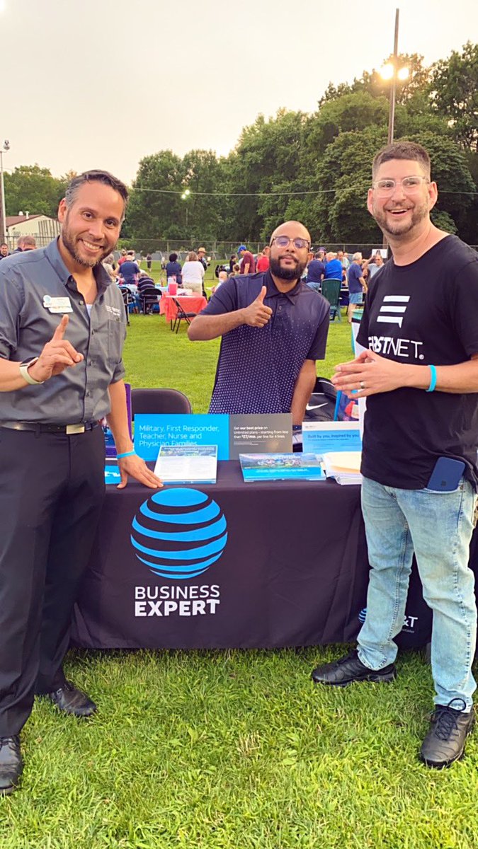 realmarkcastro's tweet photo. @Matthew_Jarolem @Herbert_Negron  #NationalNightOut #ATT #FirstNet https://t.co/ZA7kPqKZ0g