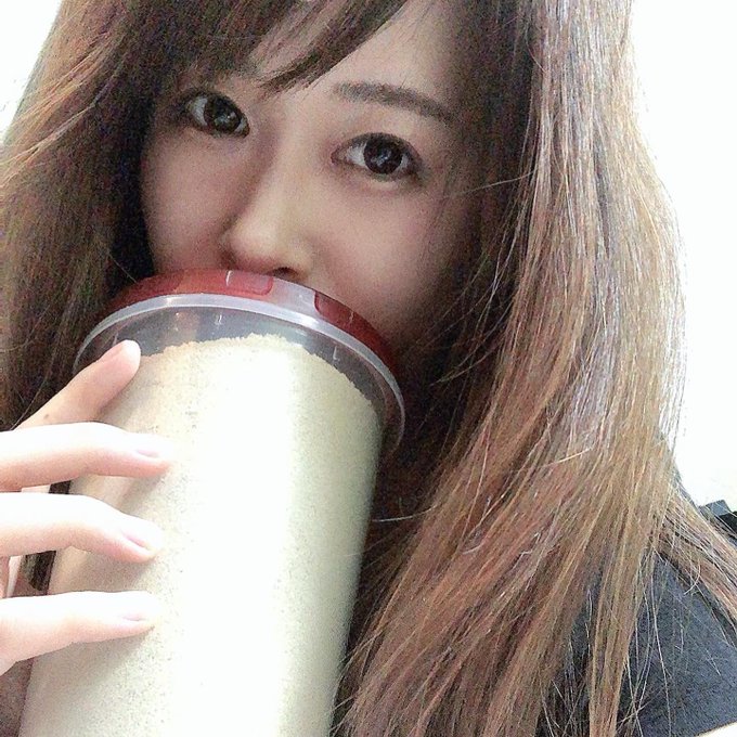 今日明日は仕事が激務です  てか昨日もらったるびちゃんお手製の米ぬか洗顔と化粧水で死ぬほど肌の調子いいんですけど https://t.co/Waq4B0YBNA<a href="/tag/%E6%9C%A8%E6%9D%91%E8%8A%B1%E3%81%BE%E3%81%9F%E3%81%AD"class="tags"><span>#木村花またね</span></a>