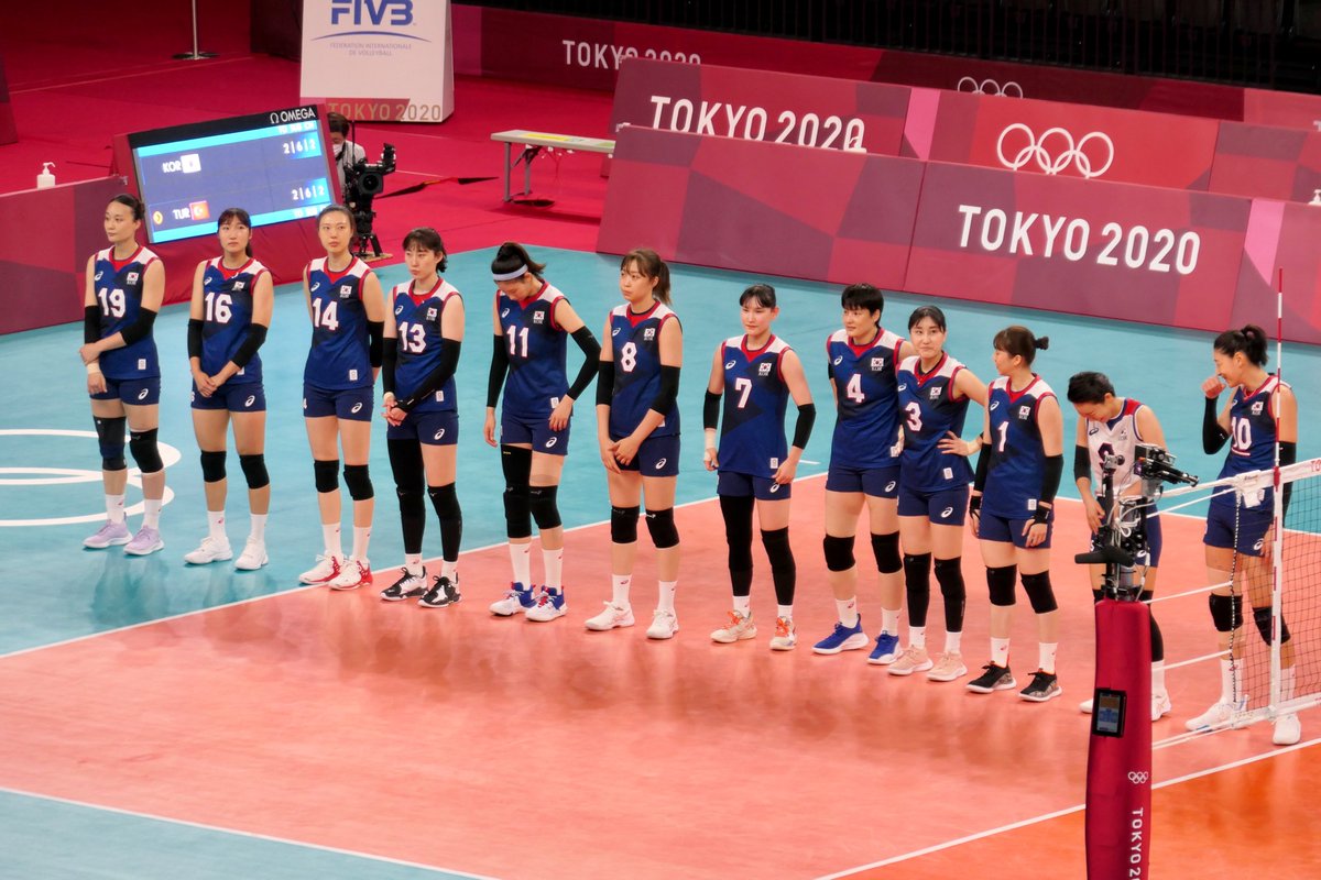Olympic's tweet photo. 대한민국과 터키의  2020 도쿄 올림픽 배구 여자 8강 시작했습니다!🏐
#도쿄 #올림픽 #대한민국 #배구 #Tokyo2020 #Olympics #KOR #Volleyball @Tokyo2020ko https://t.co/yTdoMVgASk