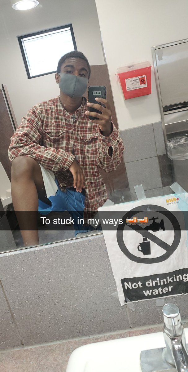 UndeadBakura4's tweet photo. First time being on a train to Toronto and im already out here acting up.. stay positive 😁🙃#toronto #TrainOfPositivity https://t.co/Bwu66QiXkA