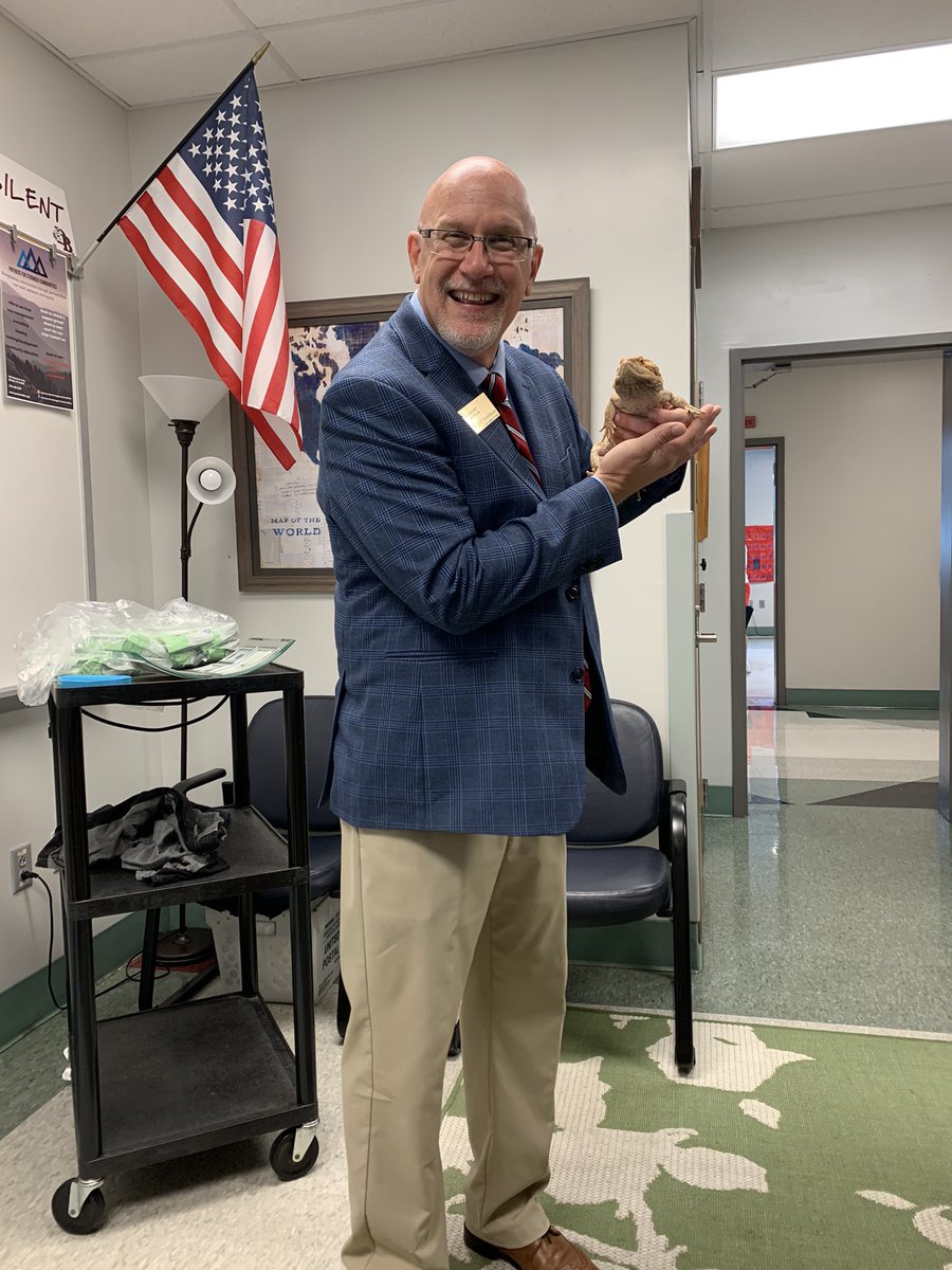 KCS_CCA's tweet photo. Cheeto was excited to spend time with @drjmoorhouse today. Day 2 was another success at The Academy! 😁 https://t.co/rJ9kZUbgnS