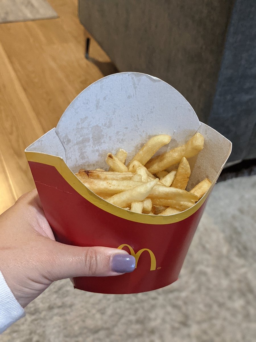 Dinks_'s tweet image. When you pay for a large chips and @McDonaldsUK send this 👎 #notcool