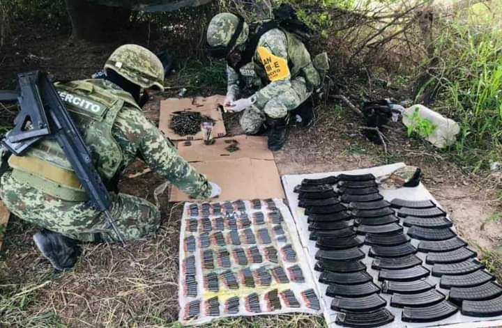 Matador08640286's tweet photo. Un narcocampamento fue asegurado por elementos del Ejército, en este se aseguraron dos drones, 74 armas de fuego, se liberaron a 14 personas y se aprehendieron a otras 46. En tanto, se lograron inhabilitar 10 tomas clandestinas, publicó esto paso en Tamps. https://t.co/TeLoQvXeMj