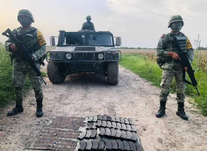 Matador08640286's tweet photo. Un narcocampamento fue asegurado por elementos del Ejército, en este se aseguraron dos drones, 74 armas de fuego, se liberaron a 14 personas y se aprehendieron a otras 46. En tanto, se lograron inhabilitar 10 tomas clandestinas, publicó esto paso en Tamps. https://t.co/TeLoQvXeMj