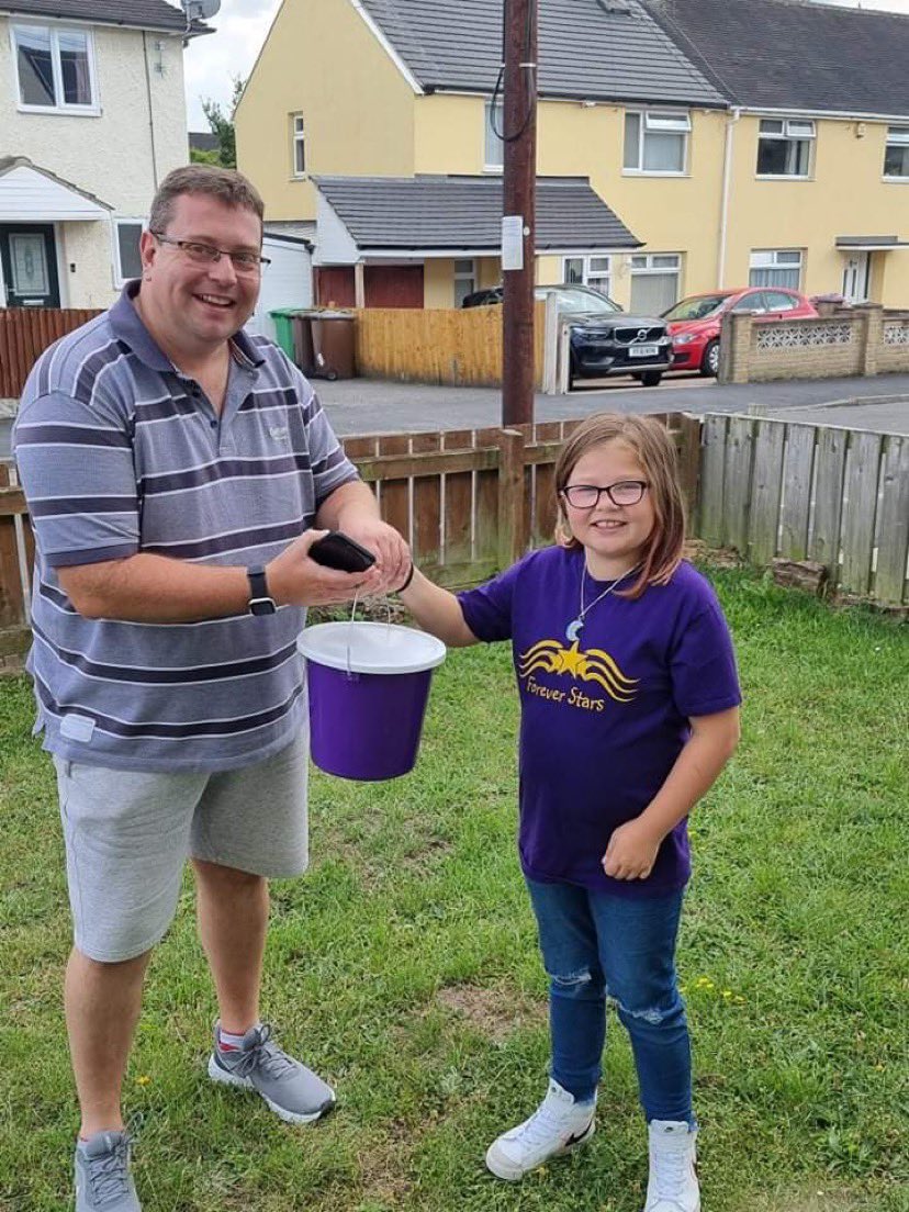 Here is Madison handing over in excess of £800 to Forever Stars following her cake sale last Saturday.  Madison has been fundraising for Forever Stars since 2015 and we calculate she has raised approx £4000 in that time!! #Nottingham #babyloss #charity #communitychampion