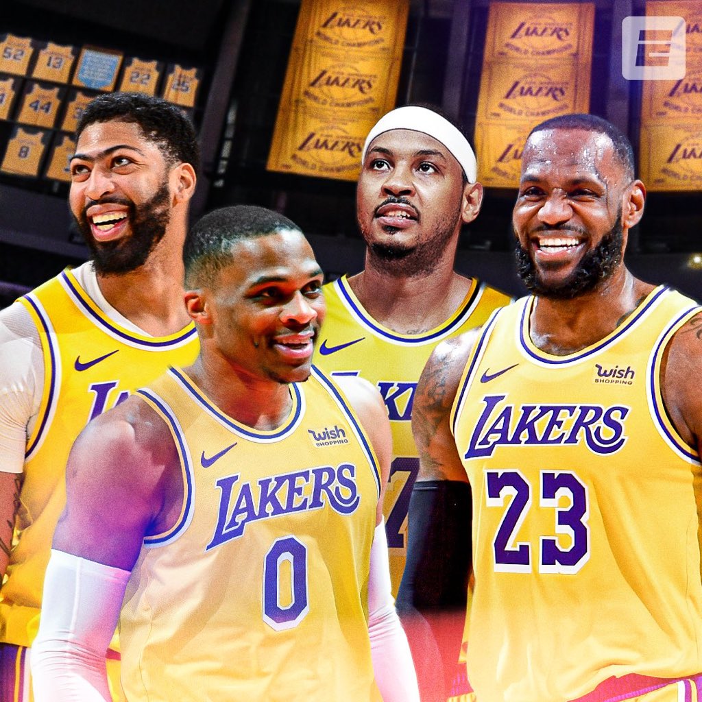 knicks_tape99's tweet photo. Give me your best Lebron IG caption for this pic https://t.co/me7TyOqbu3