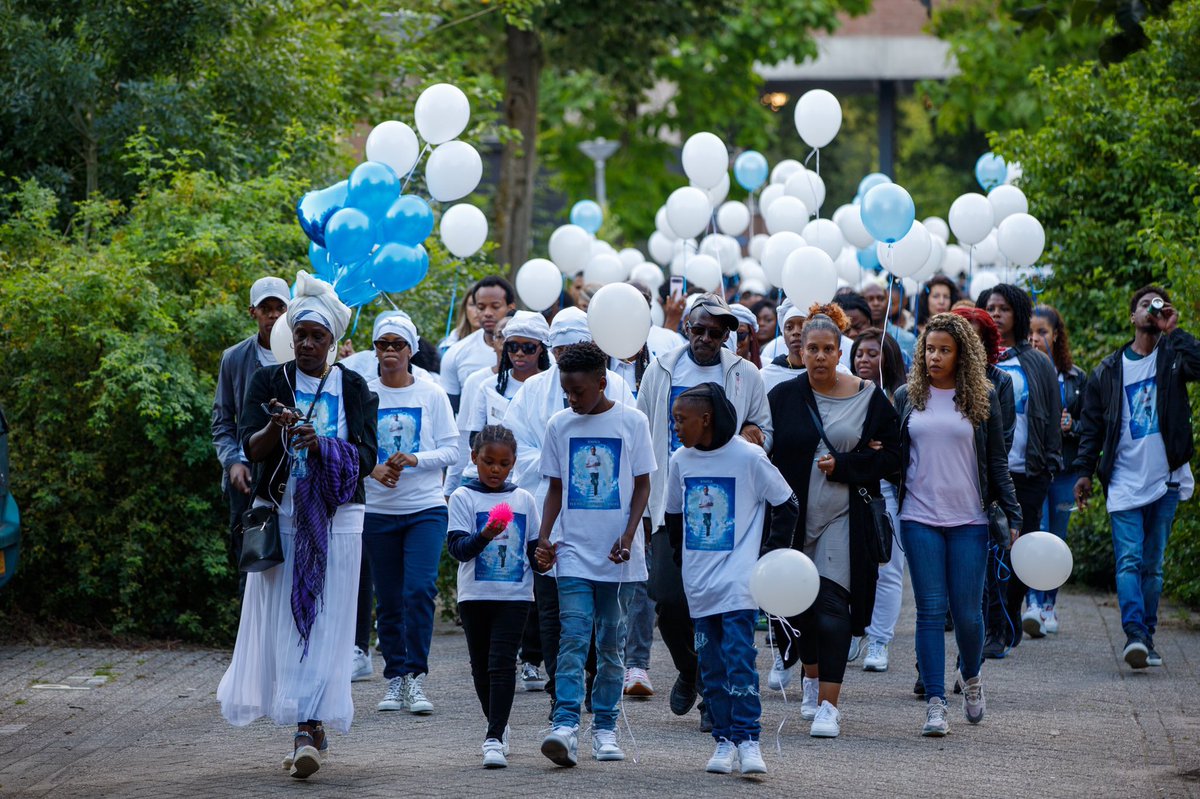Ruim duizend mensen name deel aan de stille tocht van de doodgestoken Joshua (15) in Rotterdam-Beverwaard.