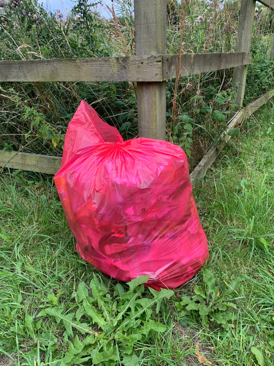 frankb1062's tweet photo. Productive litter pick today along Rockingham Road #MarketHarborough from railway station to roundabout near Tesco filling station. Really full bag, had to squash it down. Found three tins containing children’s colouring book sets still sealed #keepharboroughtidy #litterpick https://t.co/PzksyvYhiK