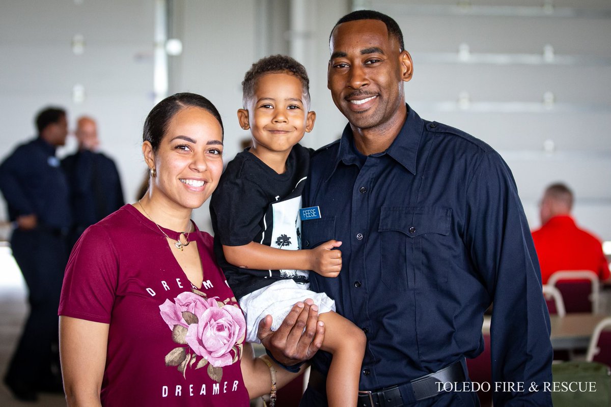 ToledoFire's tweet photo. #ToledoFire #RecruitClass #294 #FamilyDay
.
#tfrdfc294 #recruitlife #toledofirefighters #family
.
More photos โก๏ธ https://t.co/yIOqjgErG6 https://t.co/Og5mzWAFCr