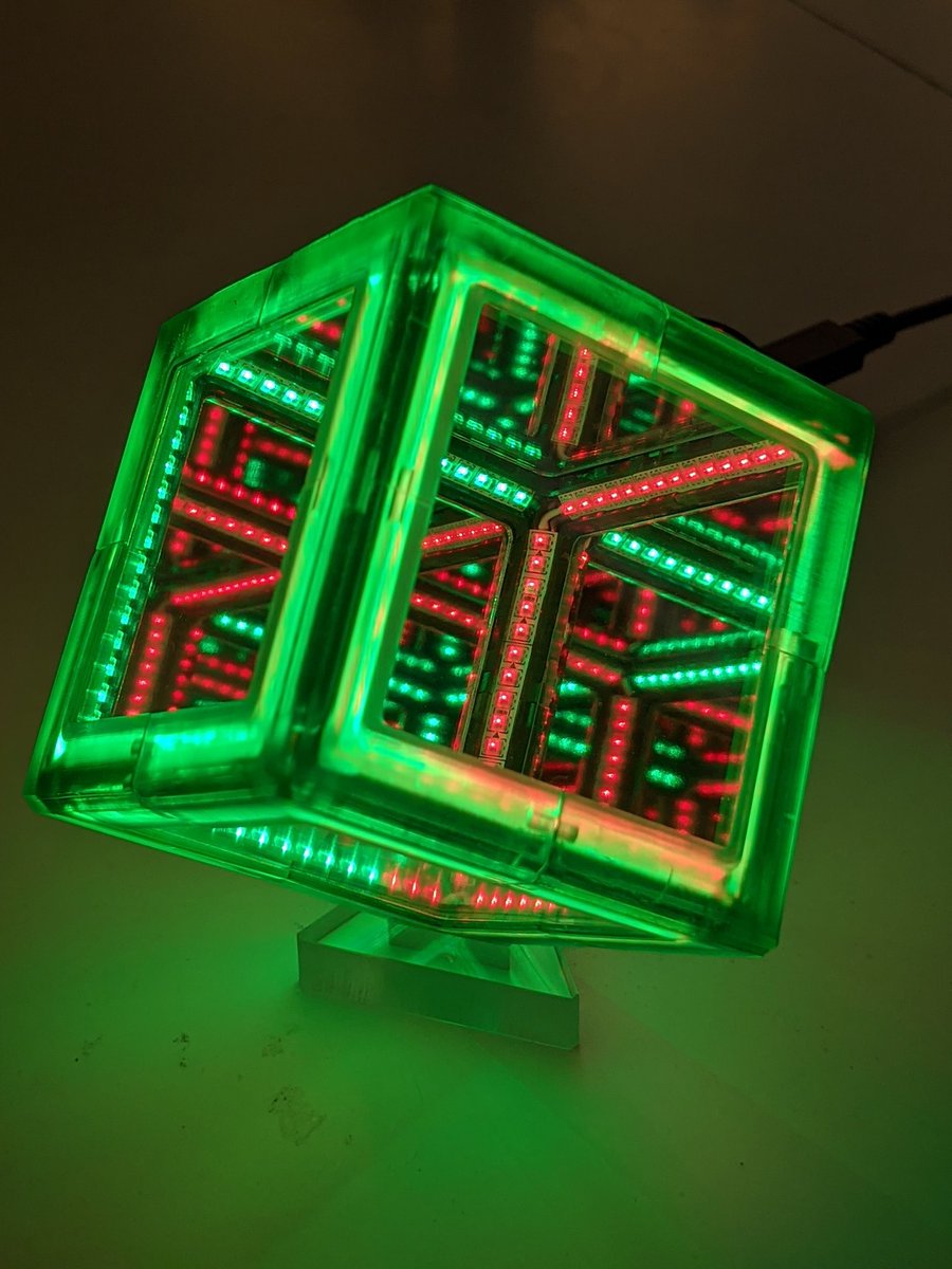 stdlogicvector's tweet image. Finally found the time to finish that #infinitycube ! 180 LEDs, 65mm on the outside, frame 3D printed on an #AnyCubic #PhotonS
