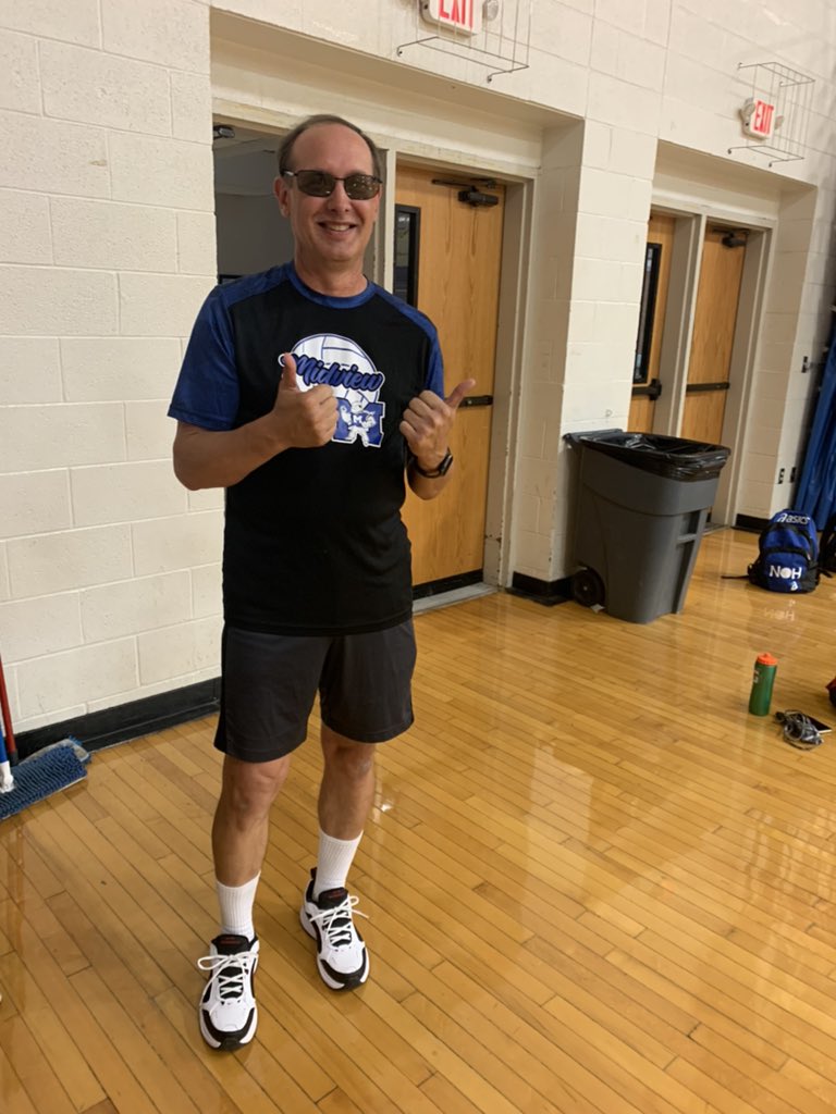 New year, new gear!!! #PeepTheShoe

Two thumbs up from Coach Darin for day 2 of tryouts😎👍