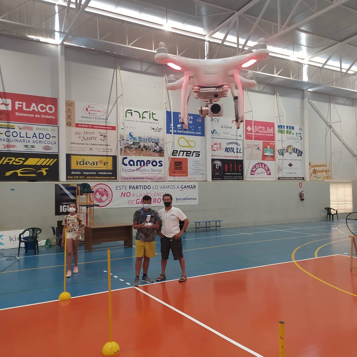 UtilTechCR's tweet photo. Con motivo de la realización de un Taller de manejo de #drones, encuadrado en el #urbancamp, UtilTech acudió con sus drones para disfrutar de l@s más jóvenes.
#afymos
#uaventerpriseproject
#utiltech https://t.co/uWIMuNJhpG